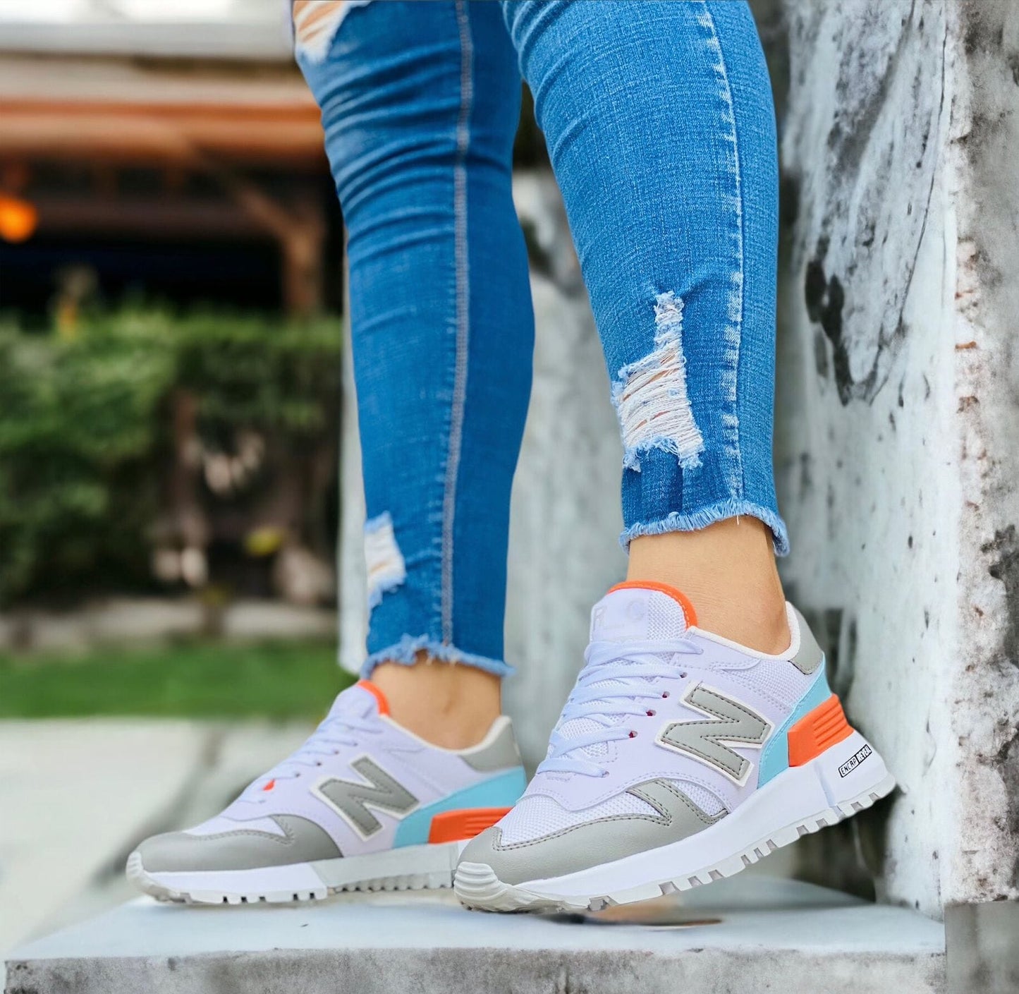 Tenis NB Dama Gris Naranja